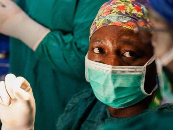 Surgeon working in OR